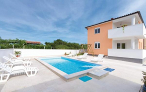 Beautiful villa Patricia with pool near the sea